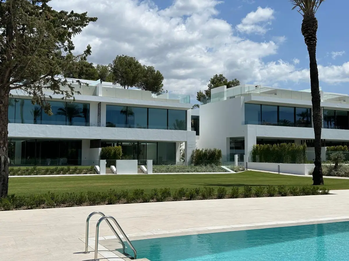 Semi-Detached House for sale in Puerto Banús — photo 1