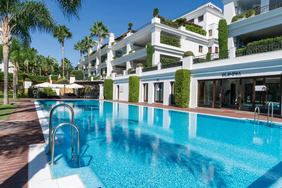 Ground Floor Apartment for sale in Estepona — photo 1
