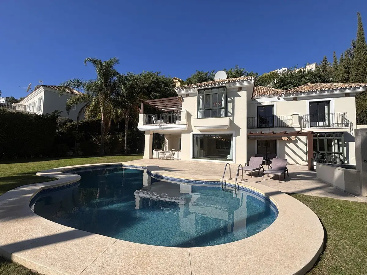 Detached Villa for sale in Benahavís — photo 1