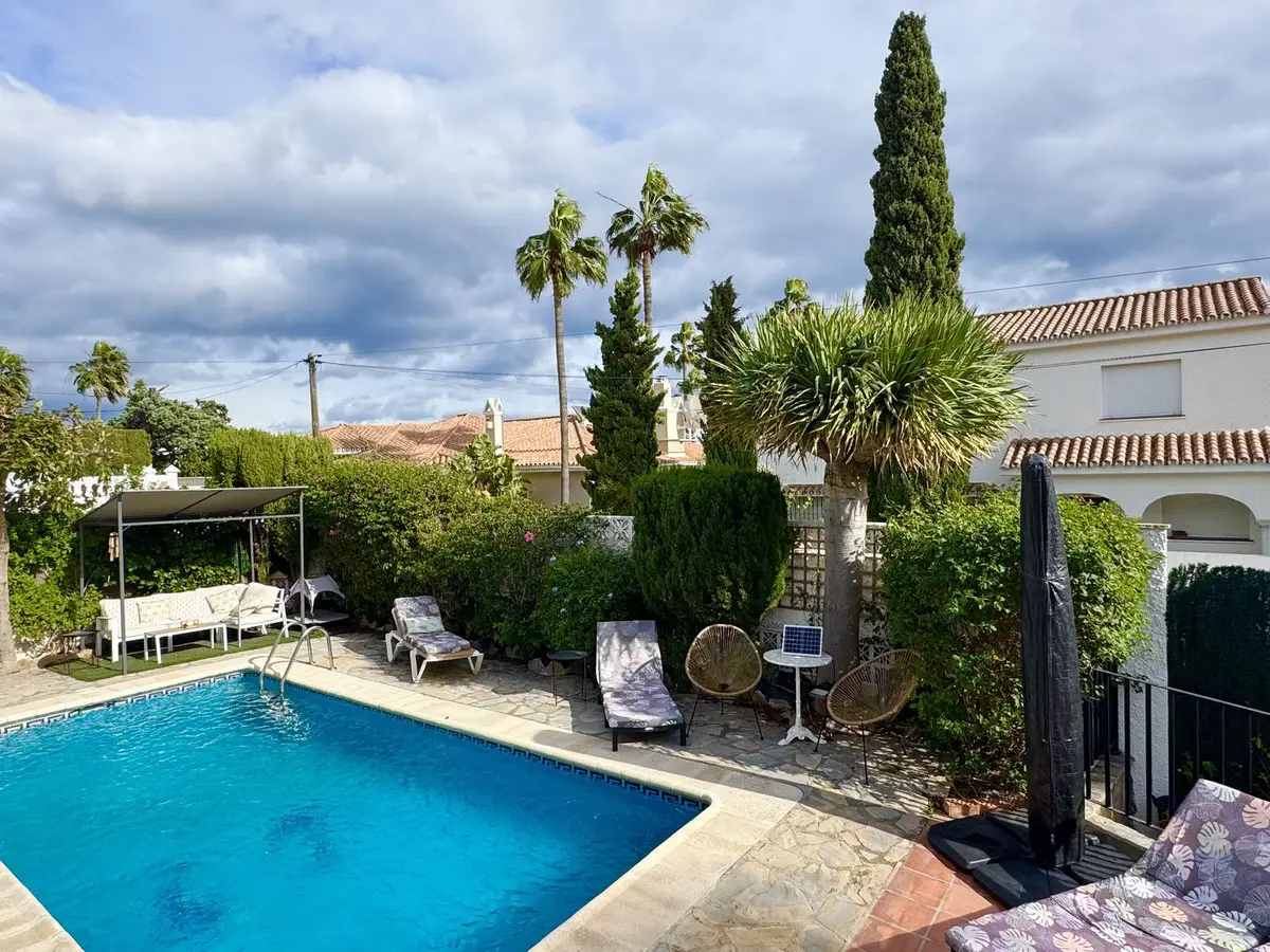 Detached Villa for sale in La Duquesa — photo 1