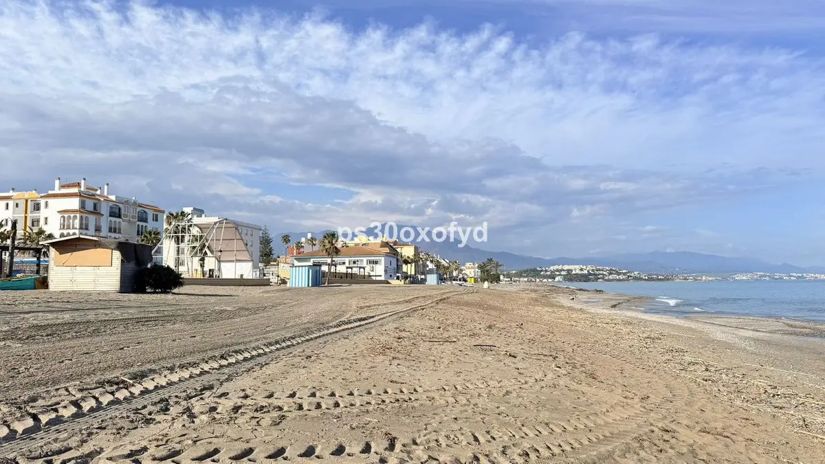 Middle Floor Apartment for sale in San Luis de Sabinillas — photo 1