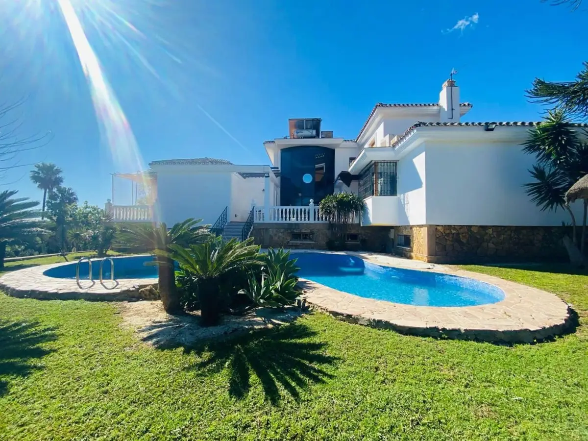 Detached Villa for sale in Benalmadena — photo 1