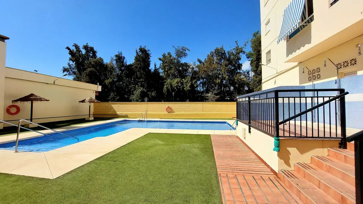 Middle Floor Apartment for sale in Fuengirola — photo 1