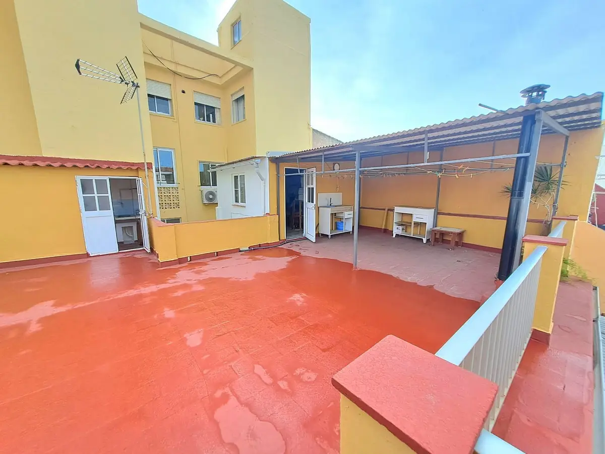 Middle Floor Apartment for sale in Fuengirola — photo 1