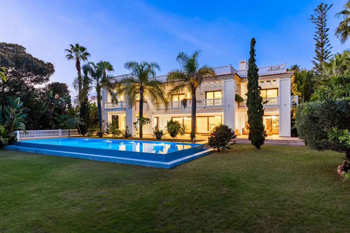 Detached Villa for sale in Guadalmina Baja — photo 1