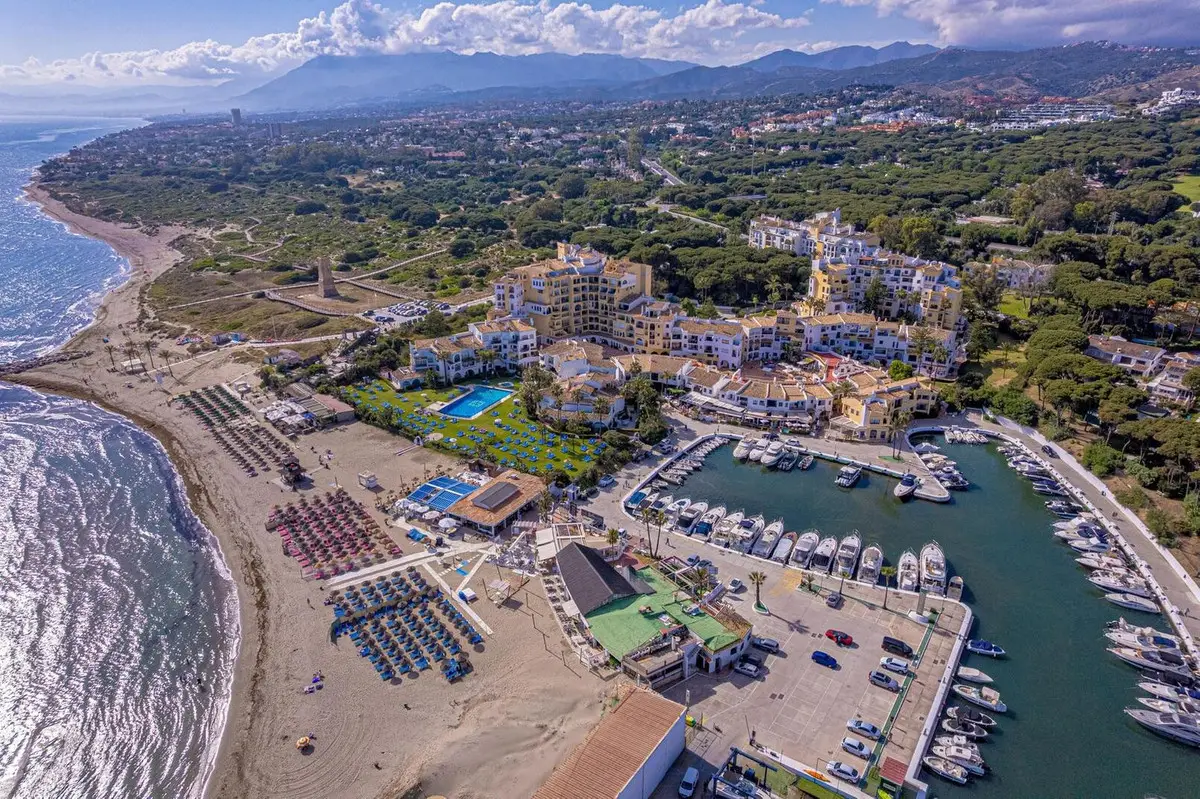 Penthouse for sale in Puerto de Cabopino — photo 1