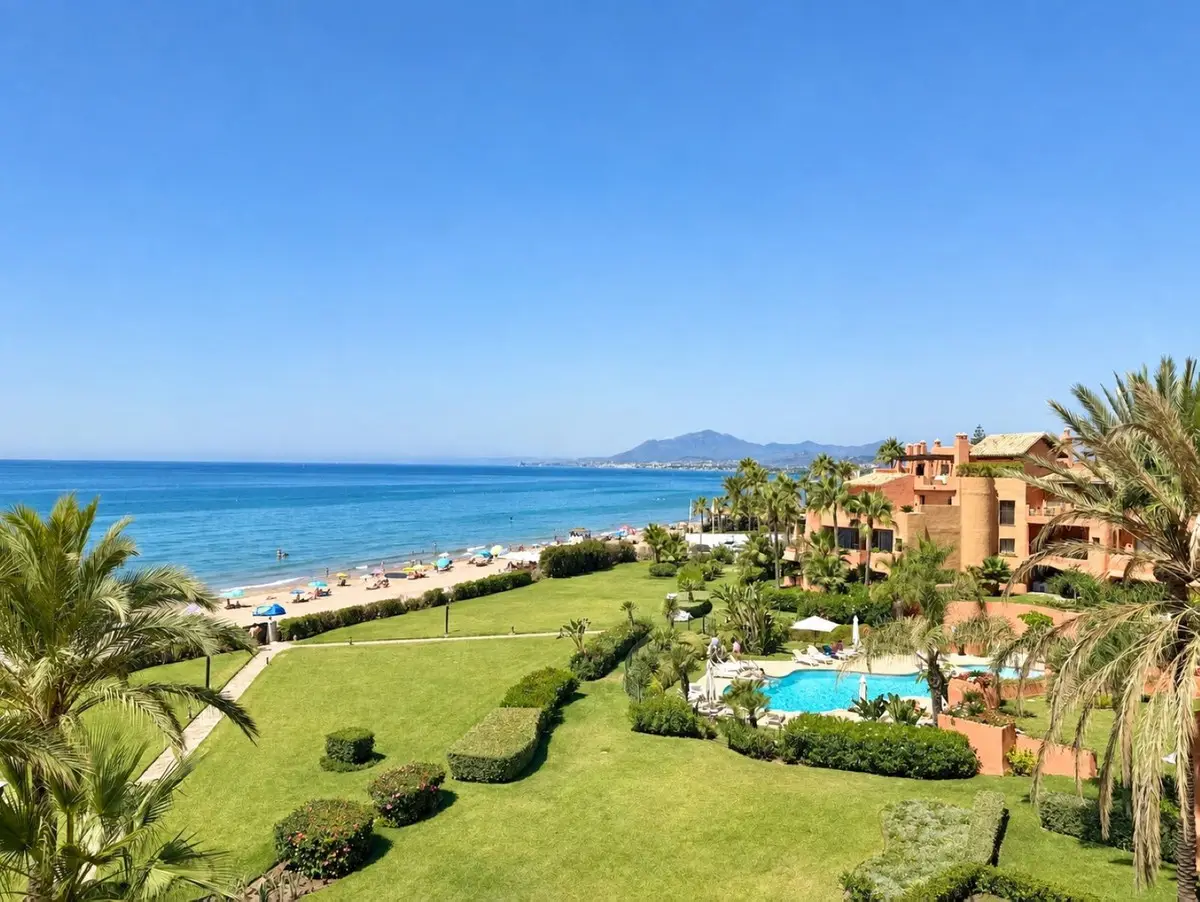 Penthouse for sale in Los Monteros — photo 1