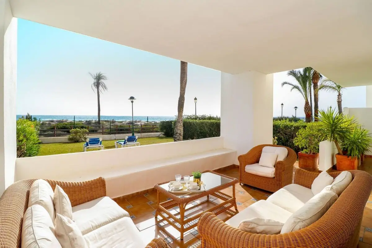 Ground Floor Apartment for sale in Los Monteros — photo 1
