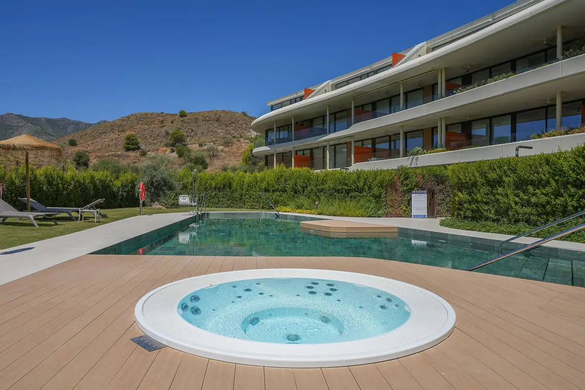Middle Floor Apartment for sale in Fuengirola — photo 1