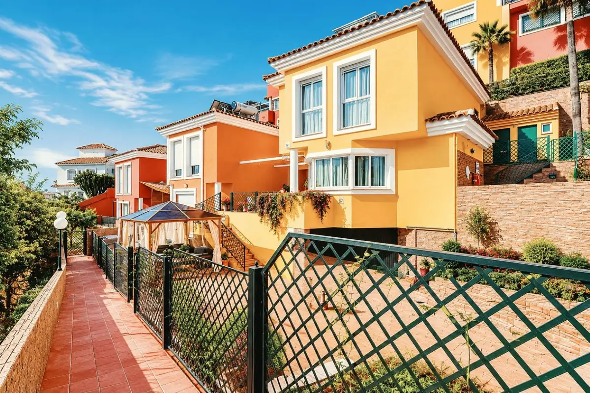 Townhouse for sale in Torremar — photo 1