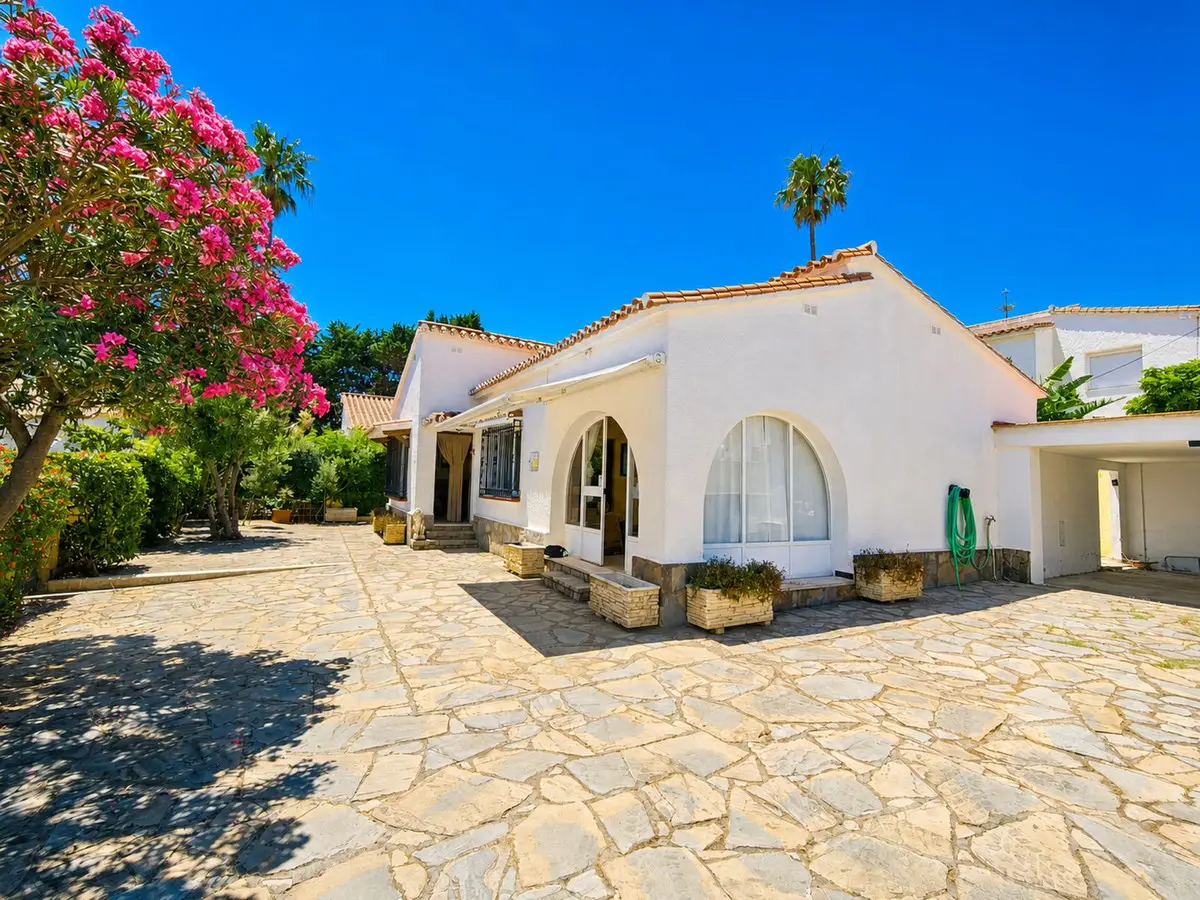 Detached Villa for sale in La Duquesa — photo 1