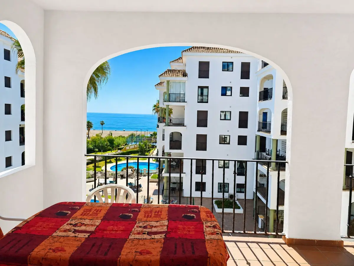 Middle Floor Apartment for sale in La Duquesa — photo 1