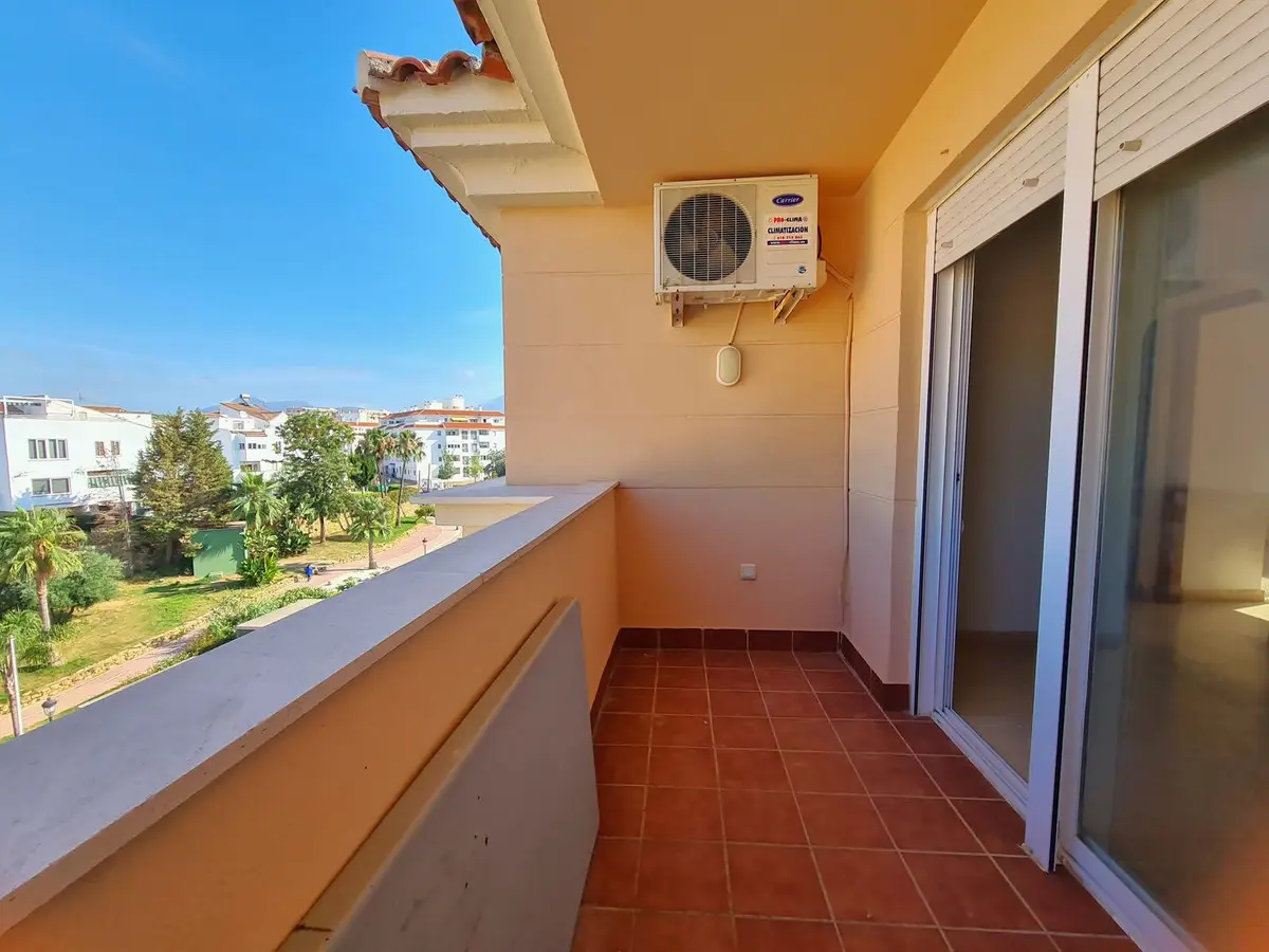 Middle Floor Apartment for sale in San Luis de Sabinillas — photo 1