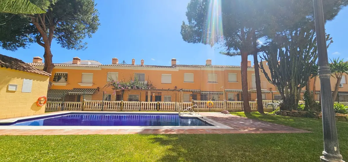 Semi-Detached House for sale in San Luis de Sabinillas — photo 1
