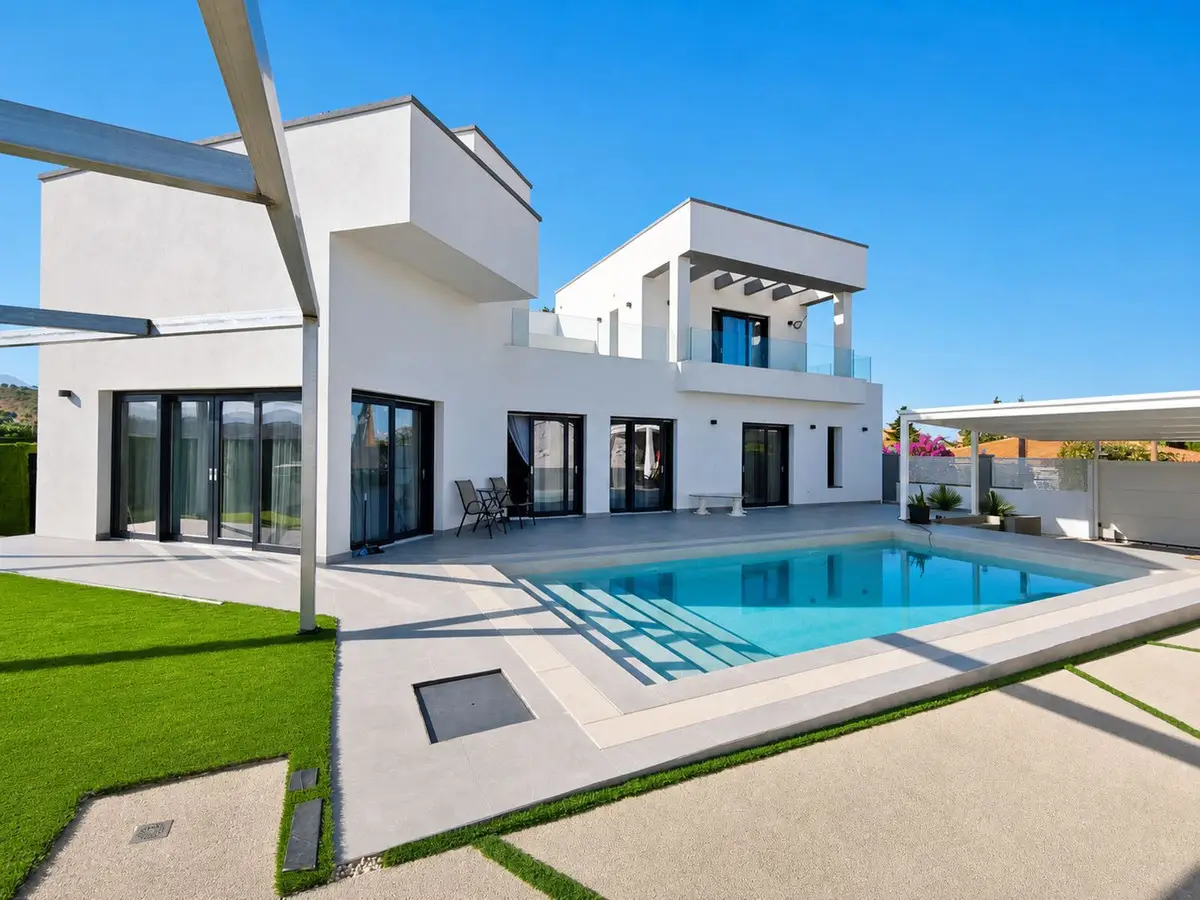 Detached Villa for sale in Estepona — photo 1