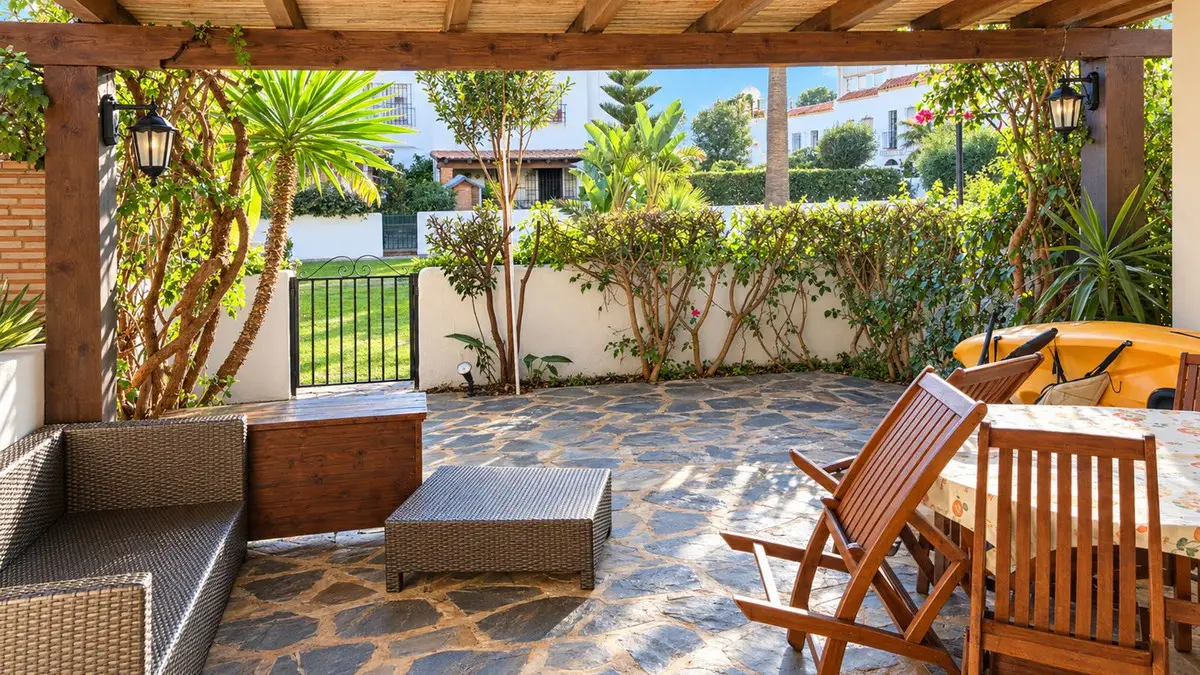 Townhouse for sale in Casares Playa — photo 1