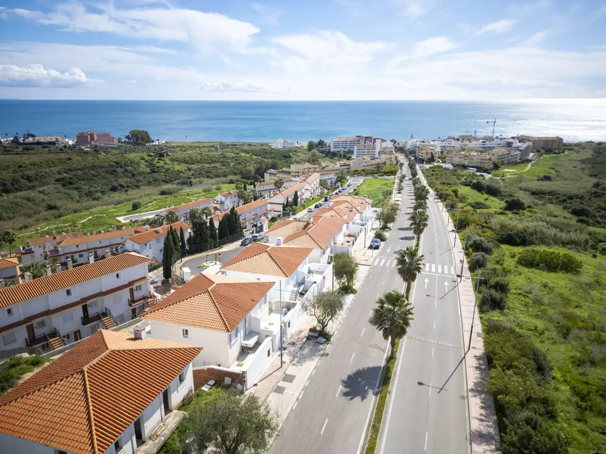 Semi-Detached House for sale in La Duquesa — photo 1