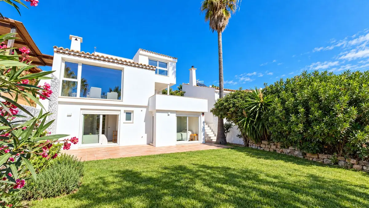 Detached Villa for sale in Estepona — photo 1