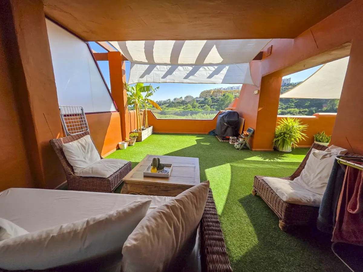 Middle Floor Apartment for sale in La Duquesa — photo 1
