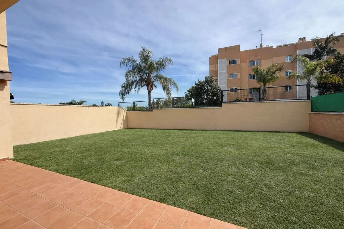Ground Floor Apartment for sale in Estepona — photo 1