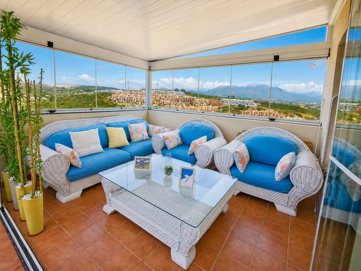 Middle Floor Apartment for sale in La Duquesa — photo 1