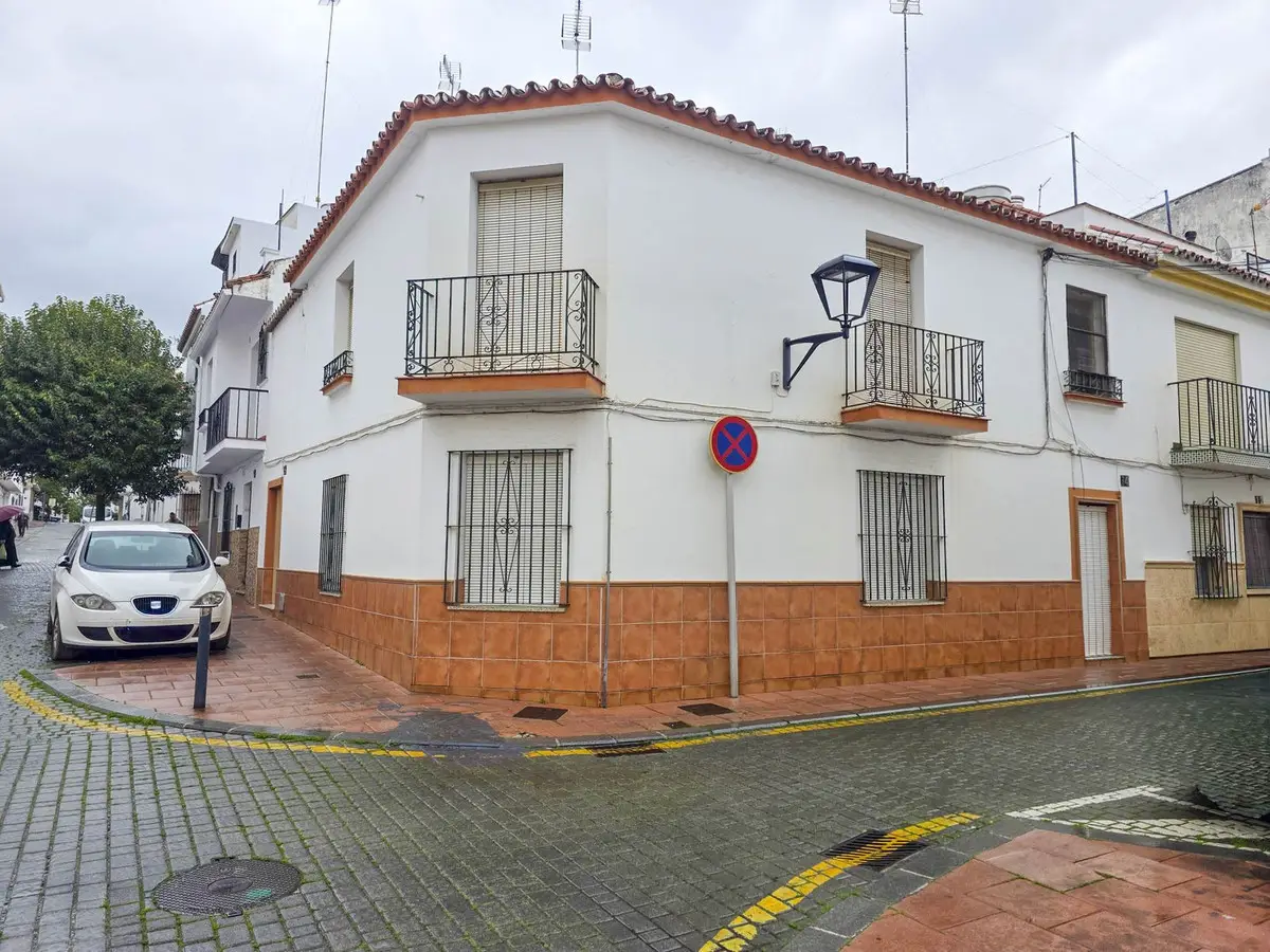 Townhouse for sale in Estepona — photo 1
