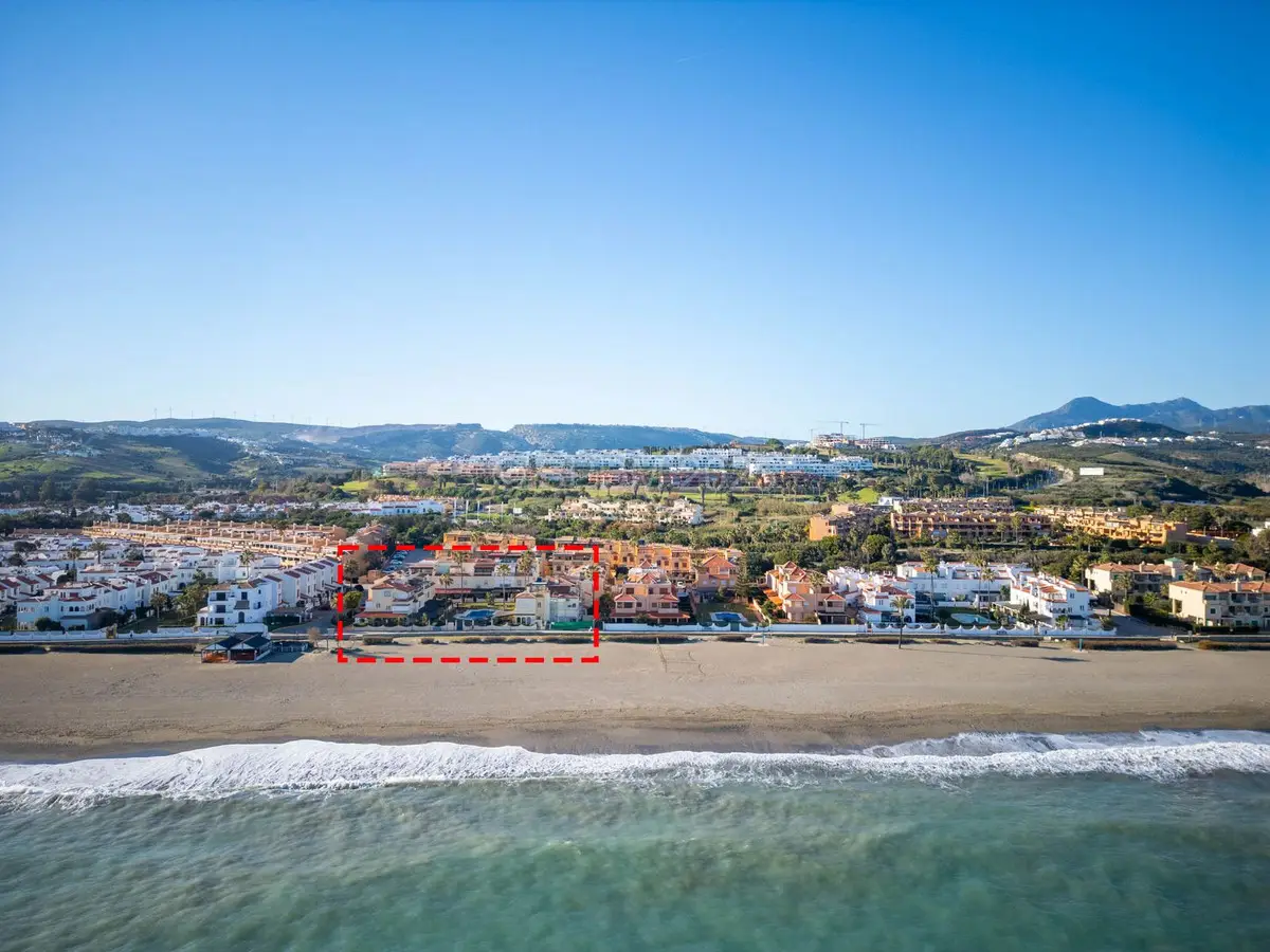 Semi-Detached House for sale in Casares Playa — photo 1