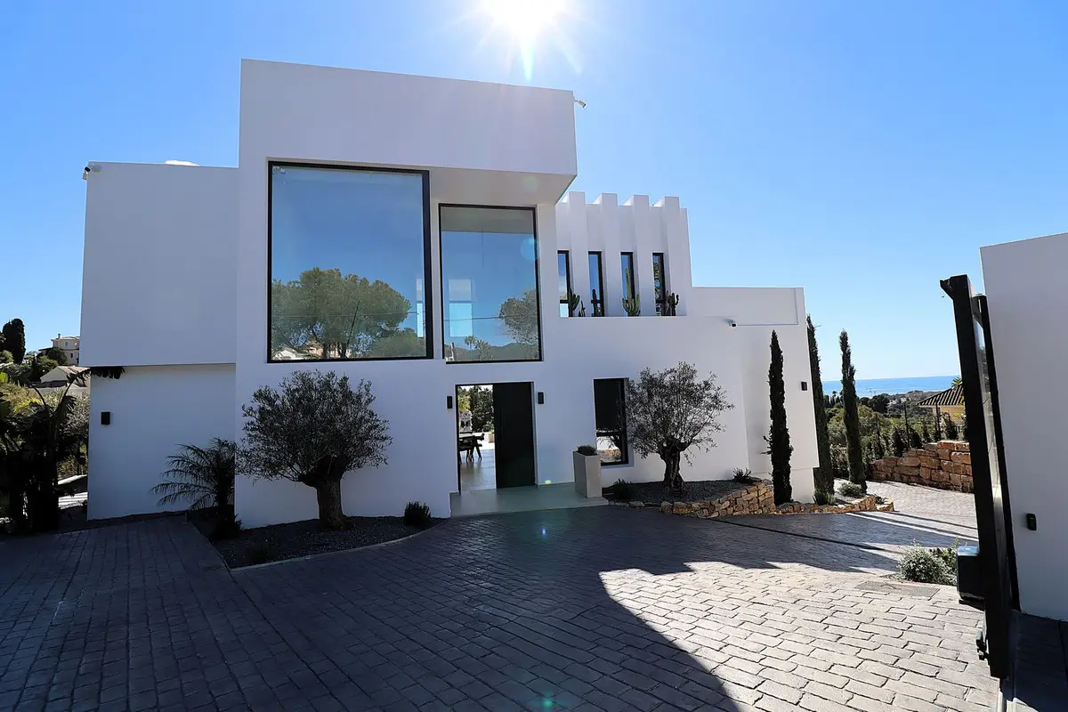 Detached Villa for sale in Elviria — photo 1