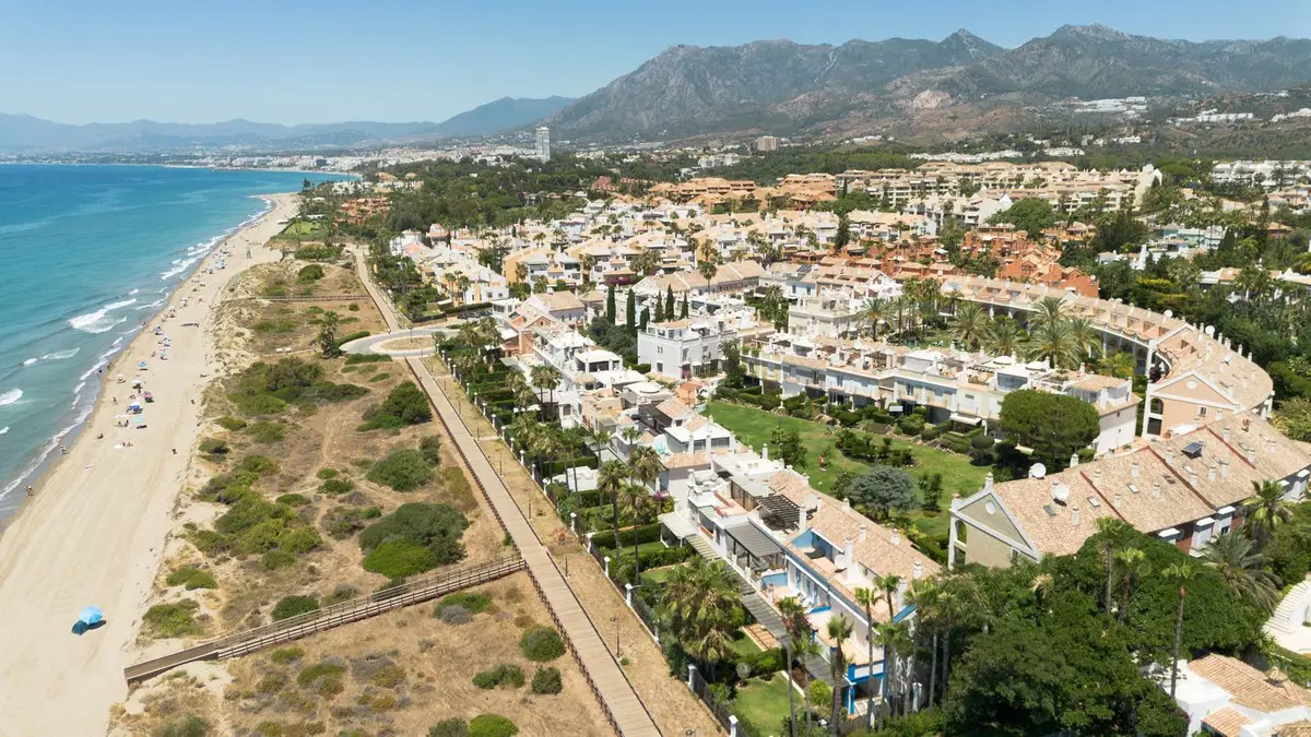 Townhouse for sale in Bahía de Marbella — photo 1