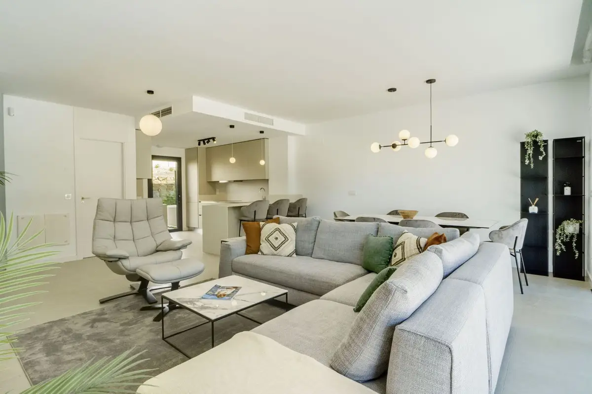 Semi-Detached House for sale in Estepona — photo 1
