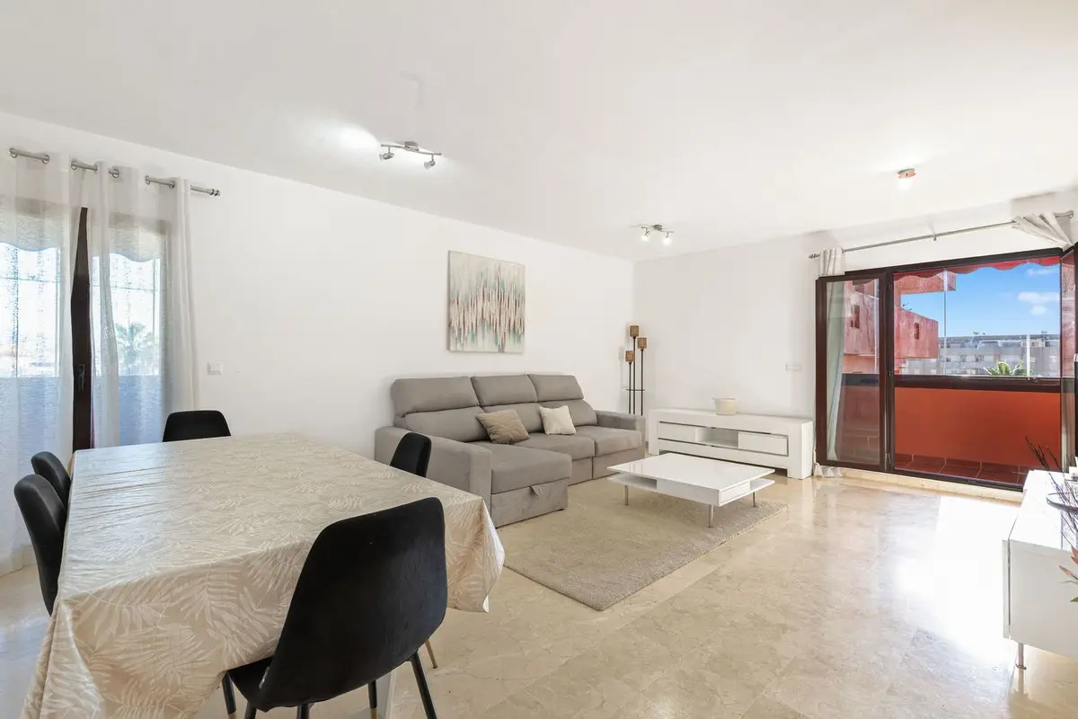 Middle Floor Apartment for sale in Estepona — photo 1