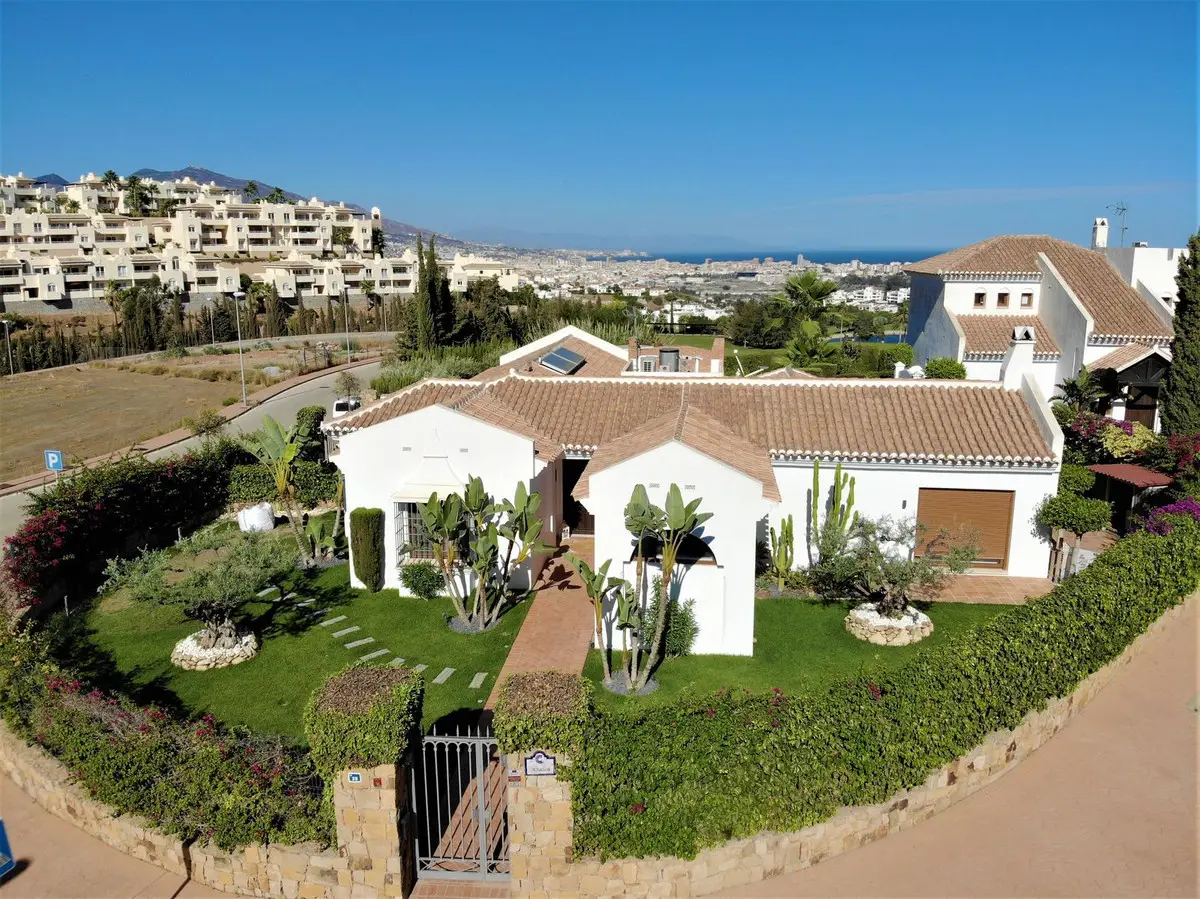 Detached Villa for sale in Cerros del Aguila — photo 1