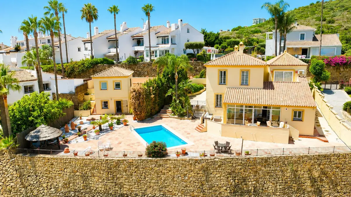 Detached Villa for sale in La Duquesa — photo 1