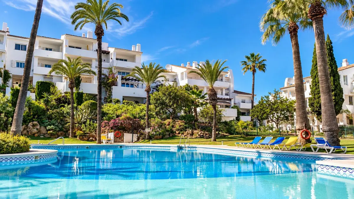 Top Floor Apartment for sale in La Duquesa — photo 1