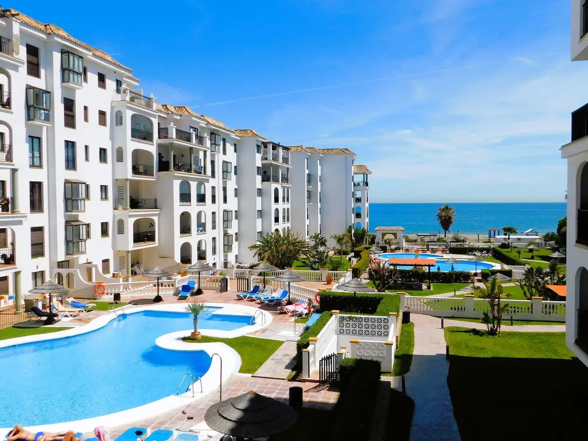 Ground Floor Apartment for sale in La Duquesa — photo 1
