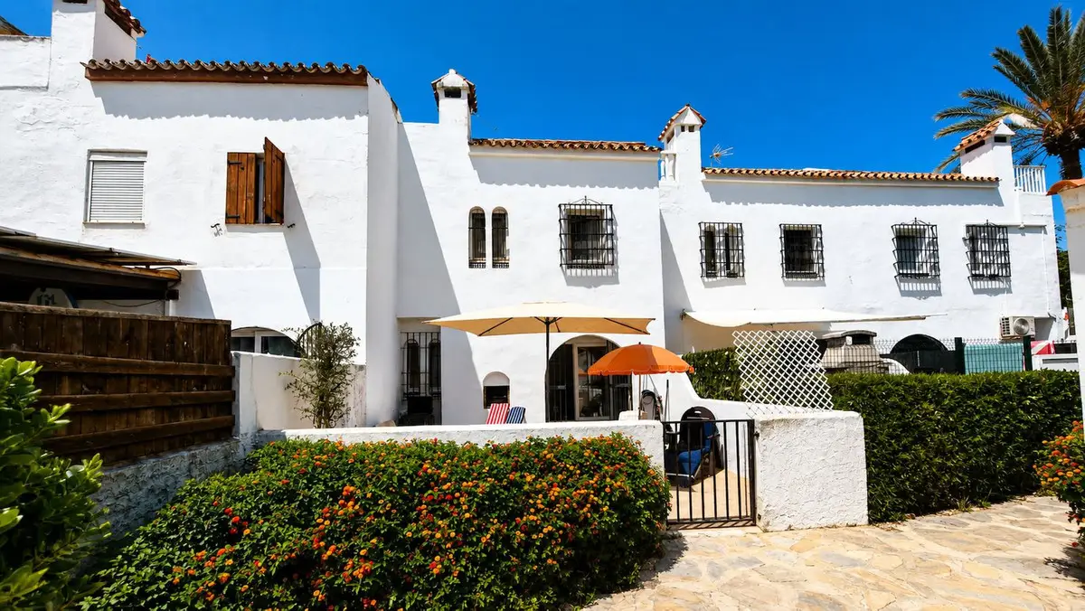 Townhouse for sale in Casares Playa — photo 1