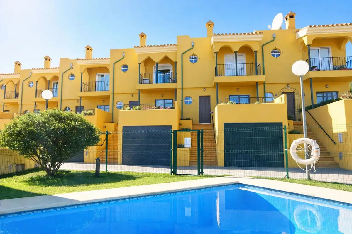 Townhouse for sale in Manilva — photo 1
