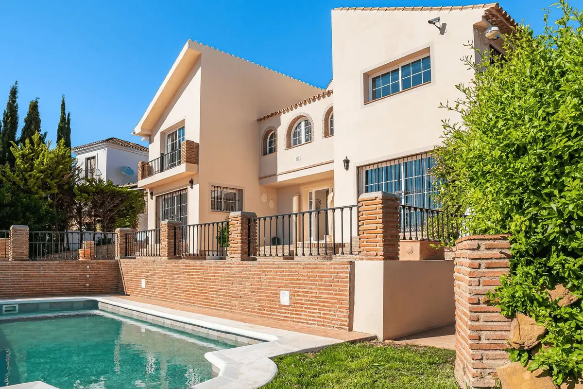 Detached Villa for sale in Estepona — photo 1