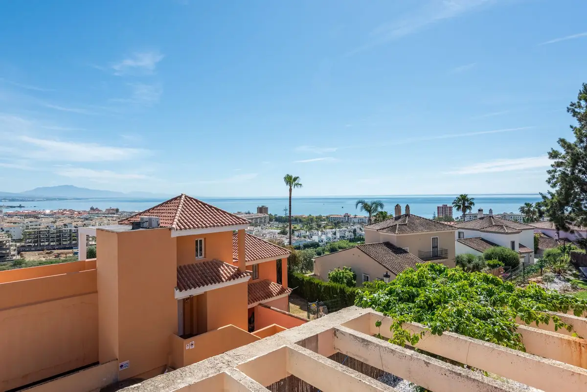 Middle Floor Apartment for sale in La Duquesa — photo 1