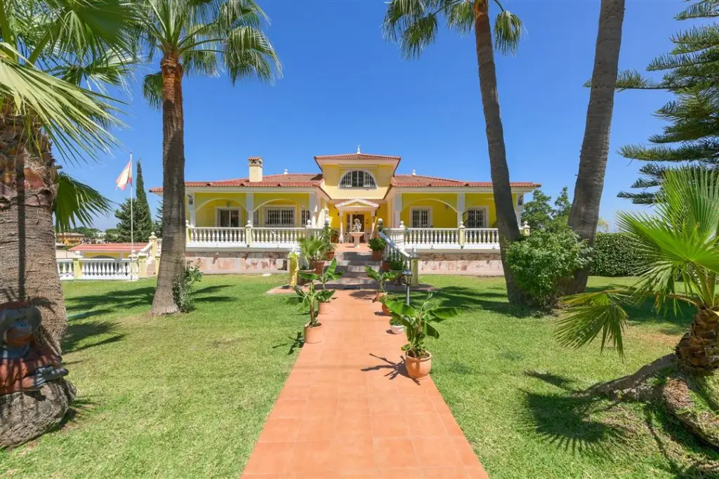 Detached Villa for sale in Alhaurín de la Torre — photo 1