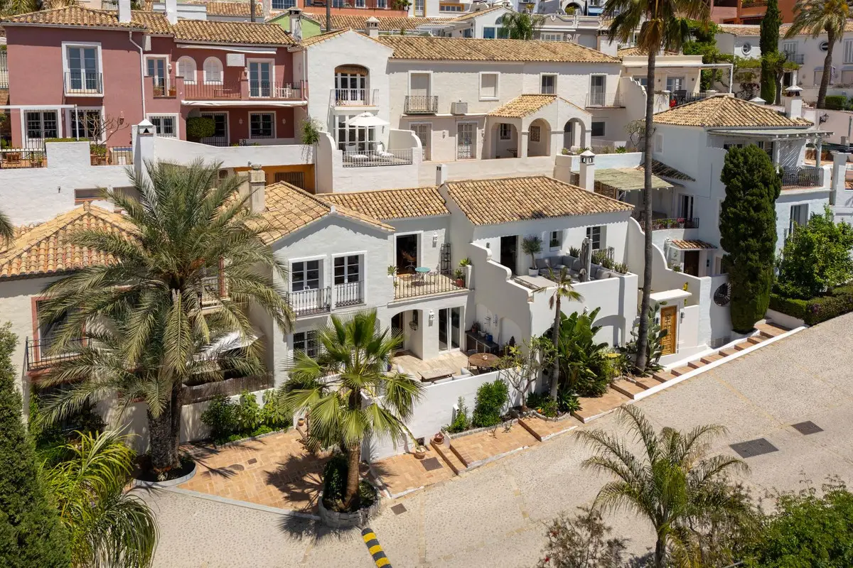 Townhouse for sale in La Heredia — photo 1