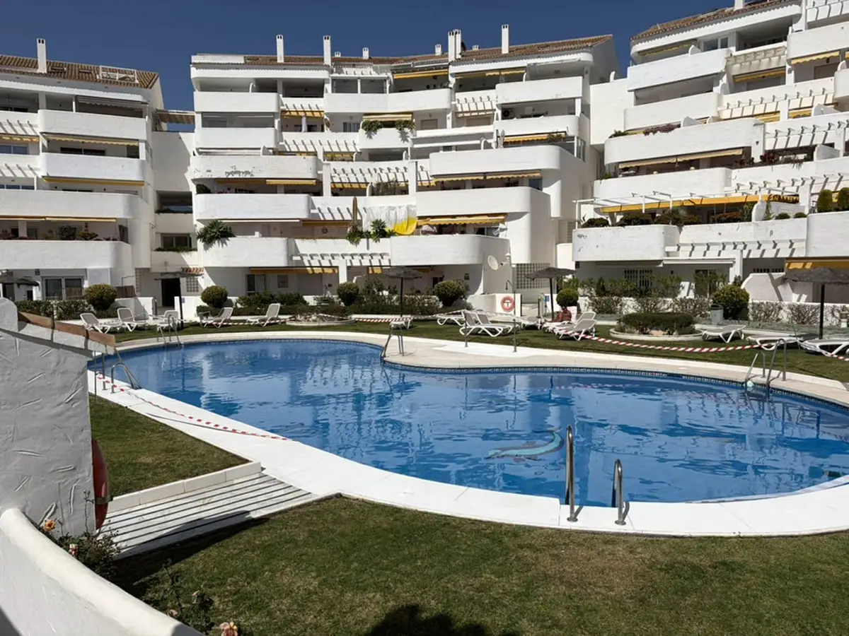 Middle Floor Apartment for sale in Nueva Andalucía — photo 1
