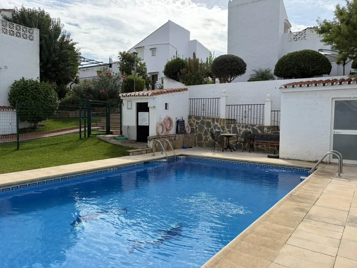 Townhouse for sale in Estepona — photo 1