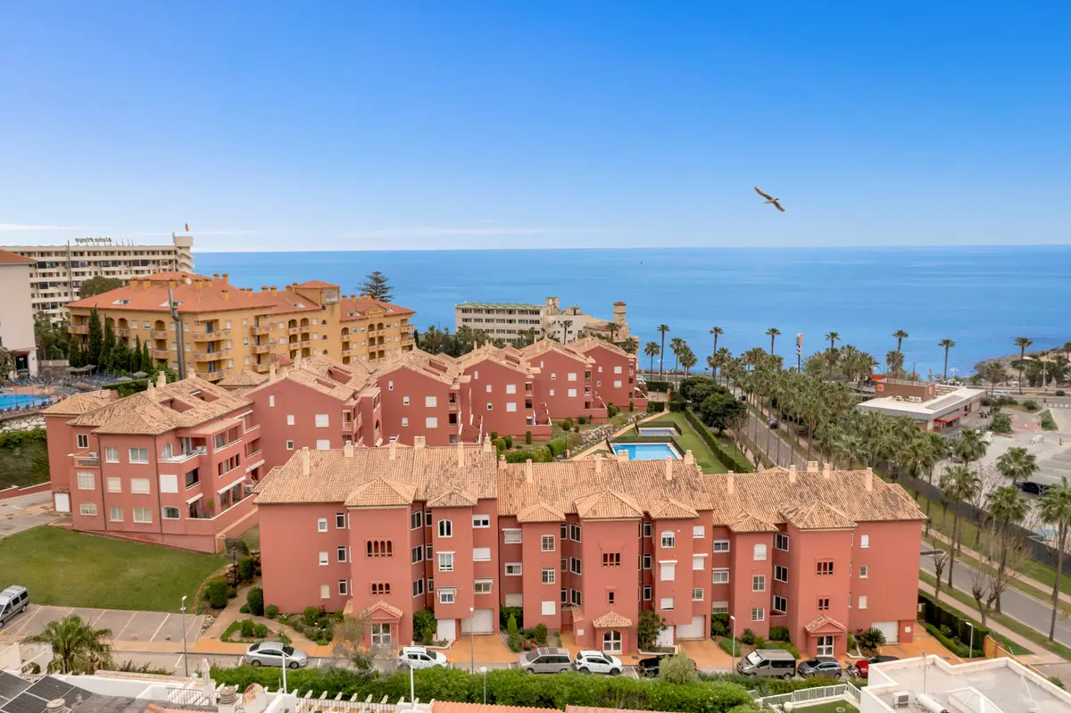 Middle Floor Apartment for sale in Benalmadena Costa — photo 1
