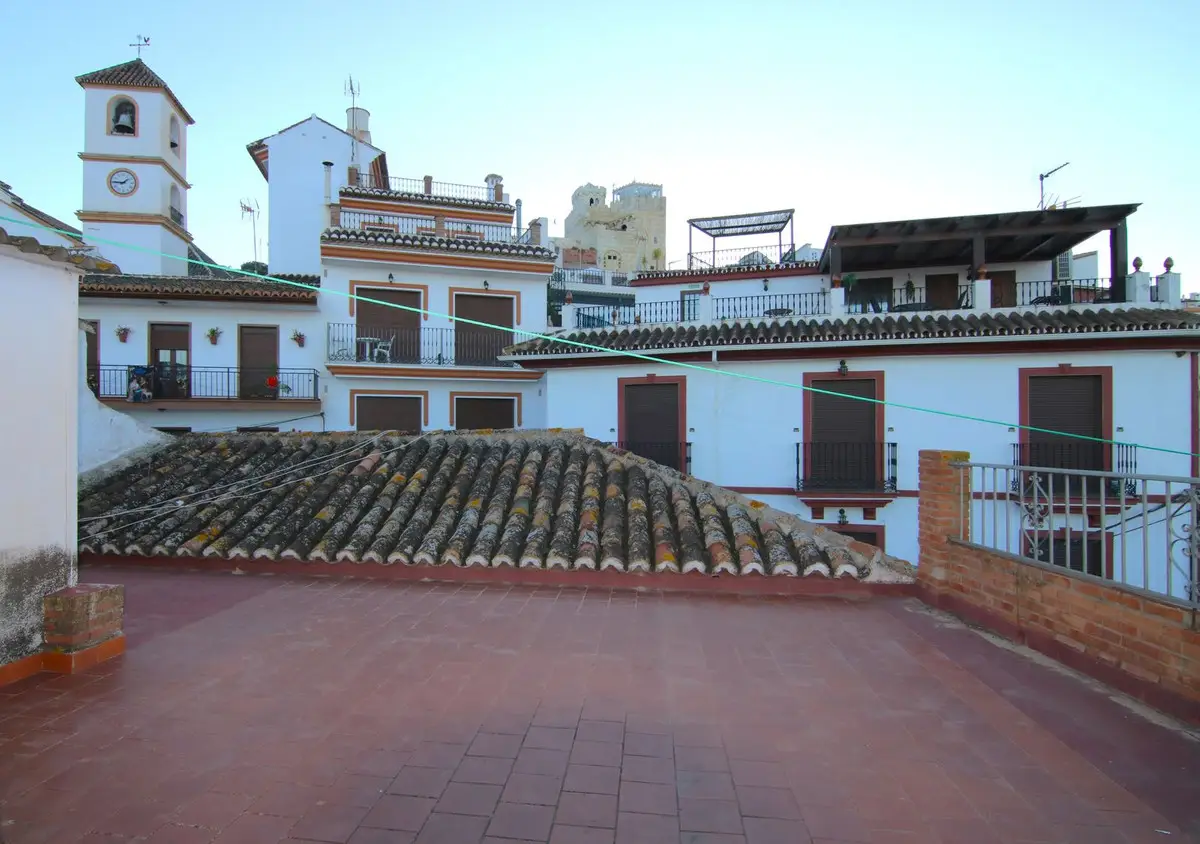 Middle Floor Apartment for sale in Guaro — photo 1