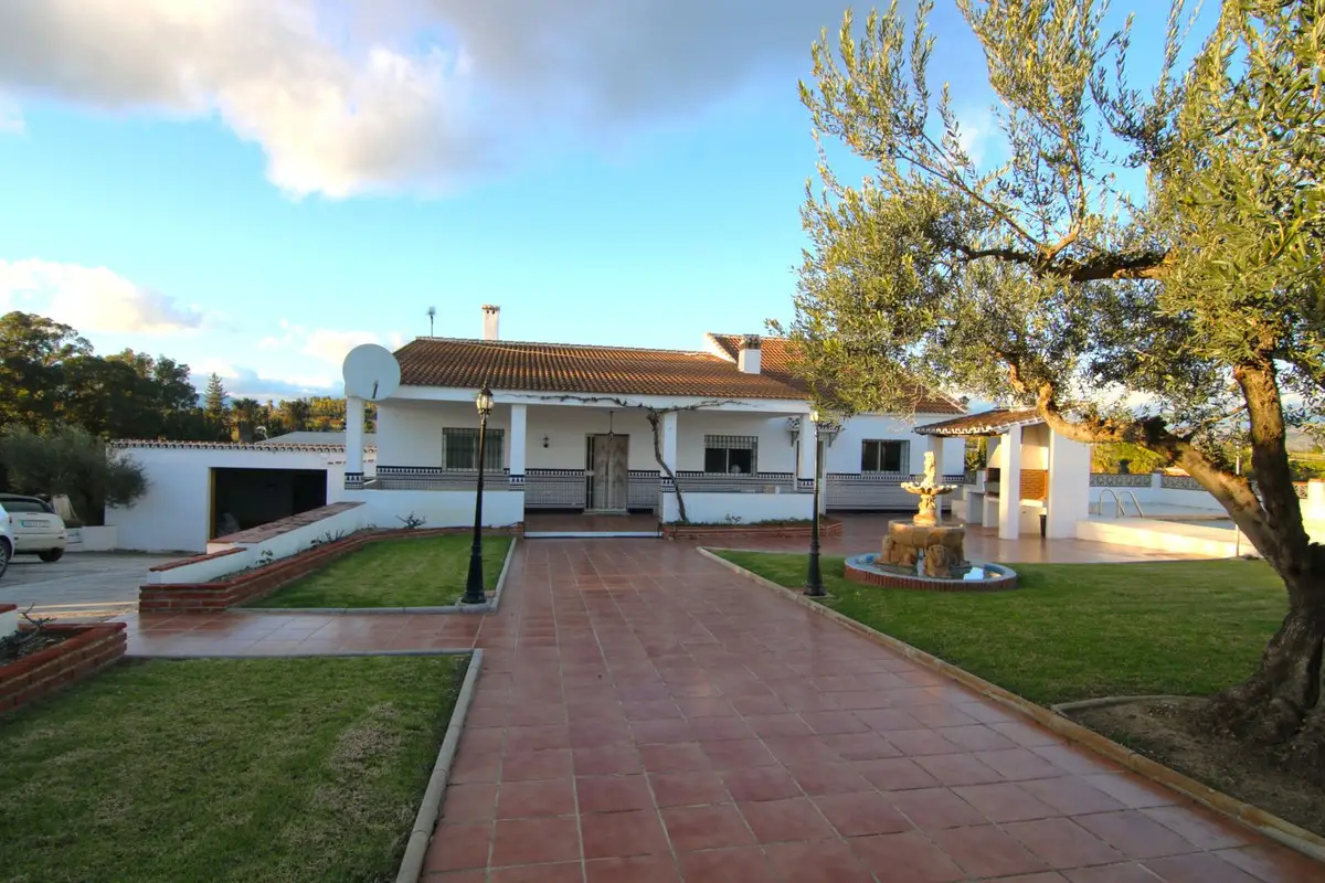 Detached Villa for sale in Alhaurín el Grande — photo 1