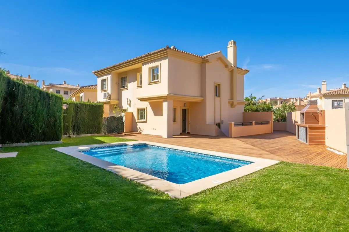 Semi-Detached House for sale in Fuengirola — photo 1