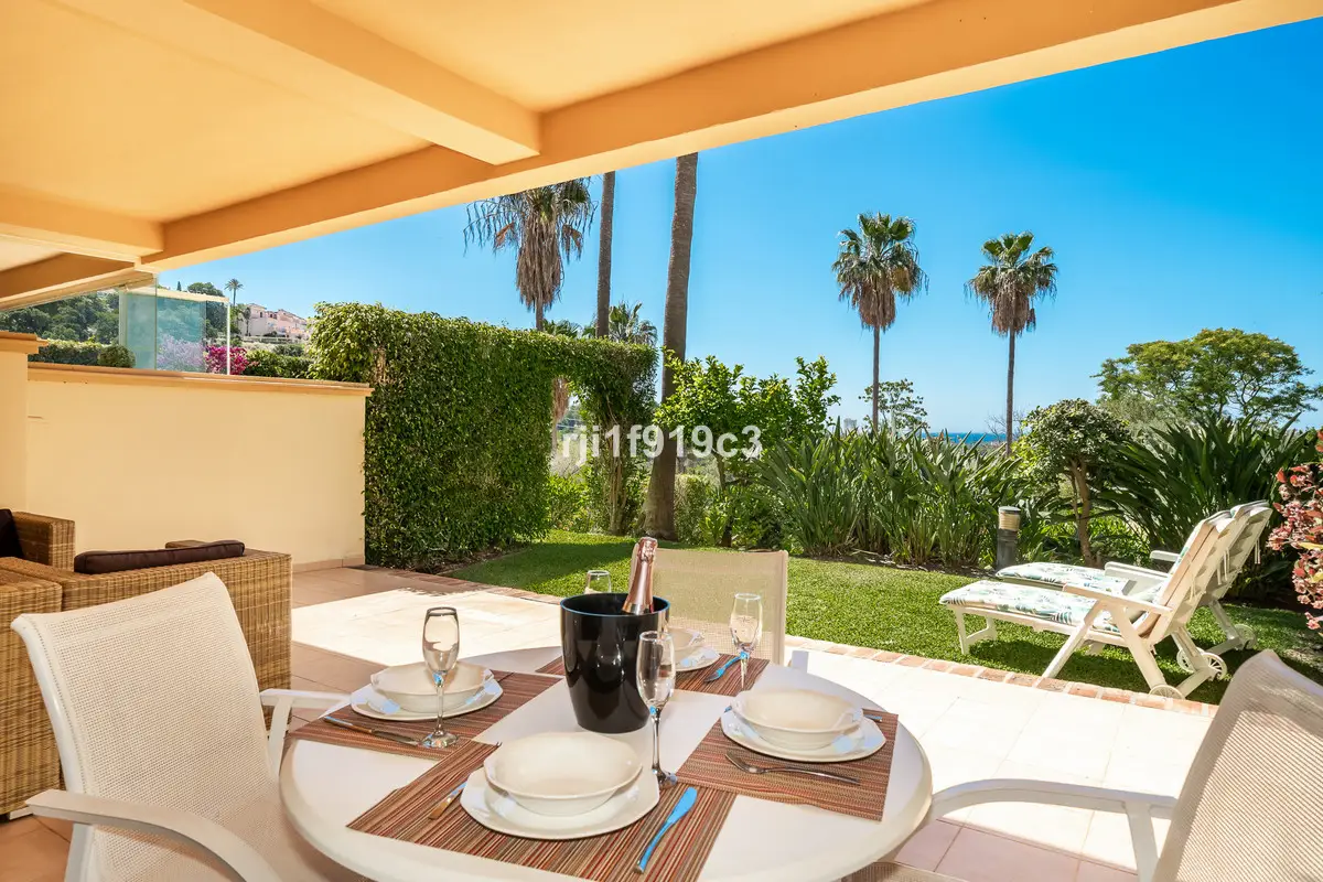 Ground Floor Apartment for sale in Elviria — photo 1