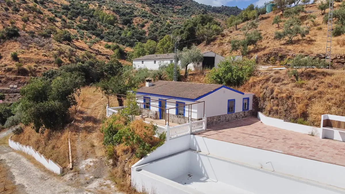 Land for sale in Guaro — photo 1