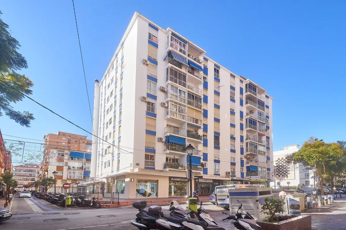 Middle Floor Apartment for sale in Fuengirola — photo 1